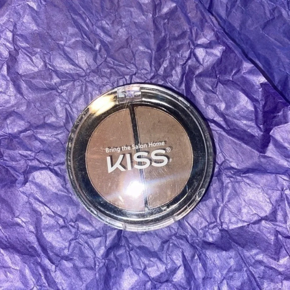 KISS TWO TONE BROW SHAPING POWDER❗️